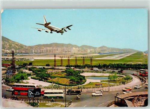 Hongkong Kai Tak Airport Flugzeug Autos Omnibus Fahrrad