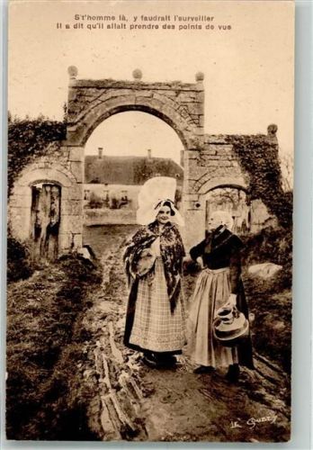 Zwei ältere Frauen in ortsüblicher Tracht aus der Normandie
