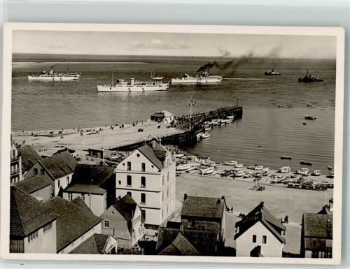 Helgoland Hapag-Seebäderdampfer auf der Reede