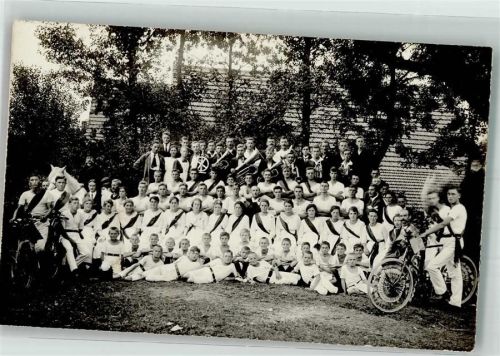 Gruppenfoto mit Musikkorps