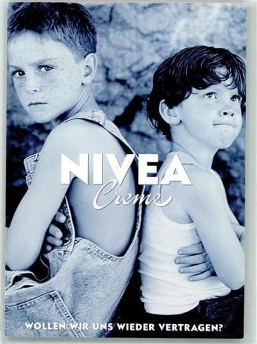 Hamburg Nivea-Creme Zwei schmollende Kinder