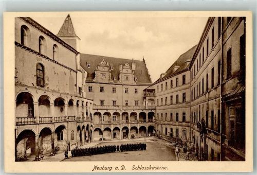 Neuburg Angetretene Truppe im Hof der Schlosskaserne Verlag Zieher, Ottmar