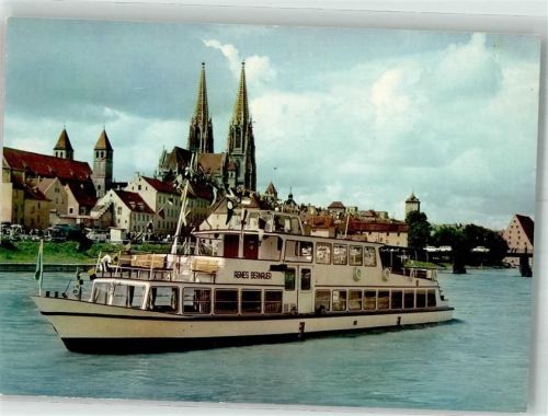 Regensburg Fahrgastschiff MS Agnes Bernauer vor dem Regensburger Dom Bordstempel