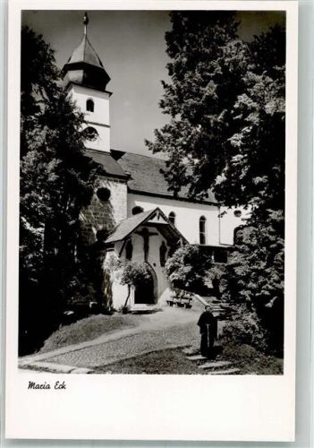 Maria Eck Mönch vor der Klosterkirche Maria Eck