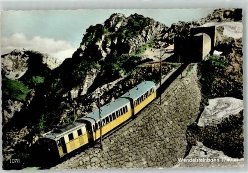 Wendelstein Die Wendelsteinbahn bei der Einfahrt in den Schwaigerwand-Tunnel Fotograf Birkmeyer