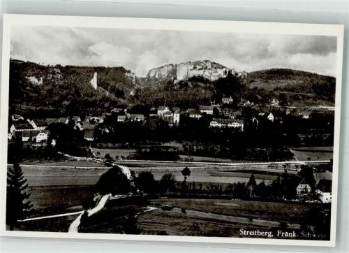 Streitberg mit Dreieinigkeitskirche und Burgruine Streitburg