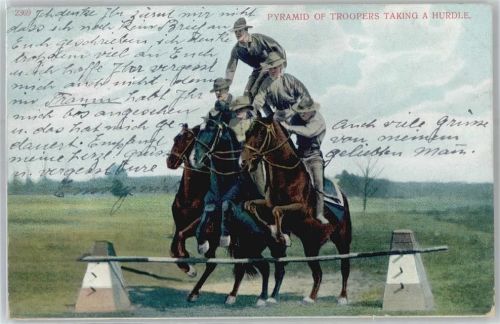 Hampton Pferd, Pyramid of Troopers Taking a Hurdle, Old Point