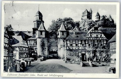 Braunfels Markt mit Schlosseingang