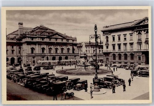 Milano Scala, Piazza della Scala, Strassenbahn, Autos, Denkmal