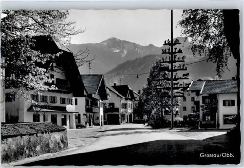 Grassau Dorfplatz mit Hochplatte