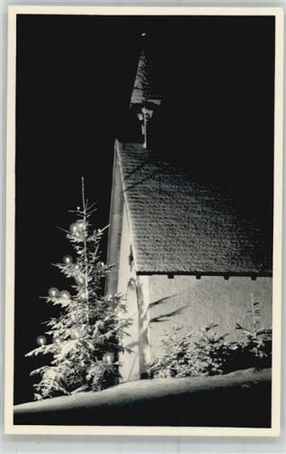 Neutsch Weihnachtsbaum vor Kapelle