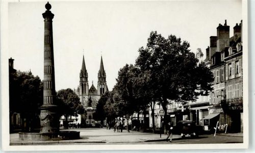 Moulins Place d´ Allier Kirche Sacre Coeur