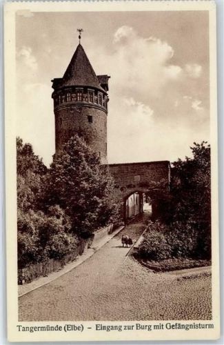 Tangermünde Eingang zur Burg mit Gefängnisturm