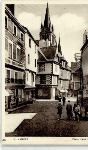 Vannes Place Henri