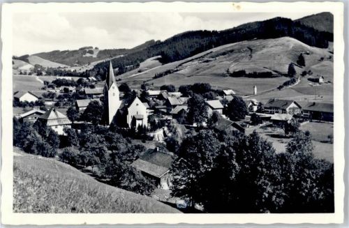Wengen Blick ins Dorf Kirche Allgäu