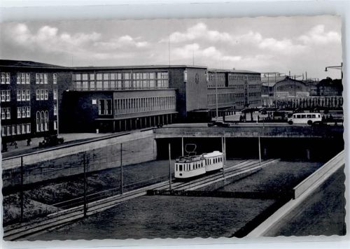 47051 W4100 Duisburg Foto AK Bahnhof Straßenbahn