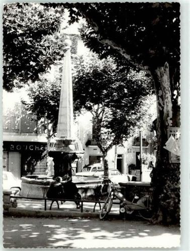 Saint-Hippolyte-du-Fort Place de la Canourgue
