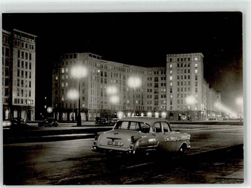 Friedrichshain Strausberger Platz Stalinallee VW Käfer