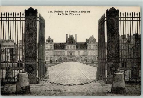 Fontainebleau Palais La Grille d Honneur