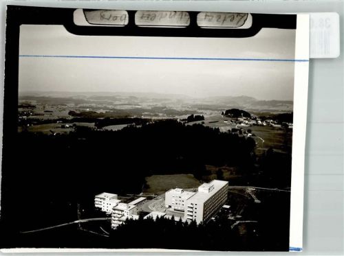 Lindenberg Fliegeraufnahme des Krankenhauses Rotkreuzklinik Foto Original aus Archiv eines Ansichtskartenverlags Ort handschriftlich Farbstriche im Bild