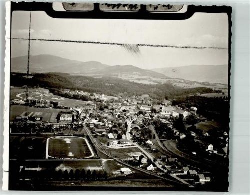 Metten Fliegeraufnahme des Ortes mit Stadion und Benediktinerabtei Foto Original aus Archiv eines Ansichtskartenverlages Ort handschriftlich Farbstriche im Bild