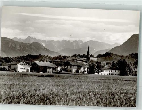 Übersee Panorama des Ortes mit der Pfarrkirche St. Nikolaus