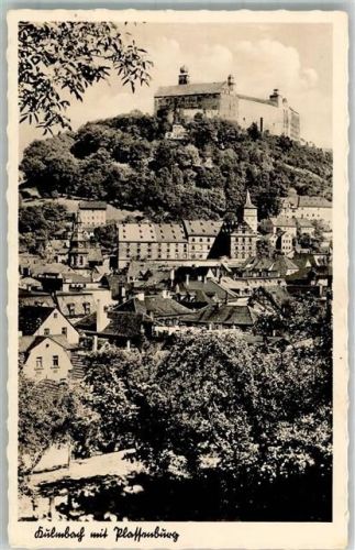 Kulmbach Die Plassenburg über den Dächern der Altstadt