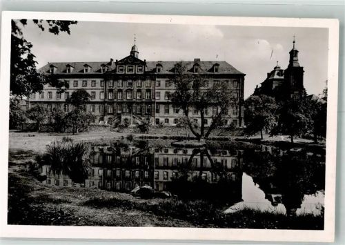 Büren Jesuitenkolleg mit Jesuitenkirche spiegeln sich im Teich