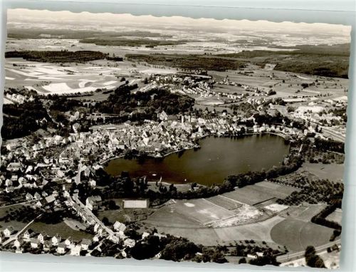Bad Waldsee Fliegeraufnahme des Ortes am Stadtsee