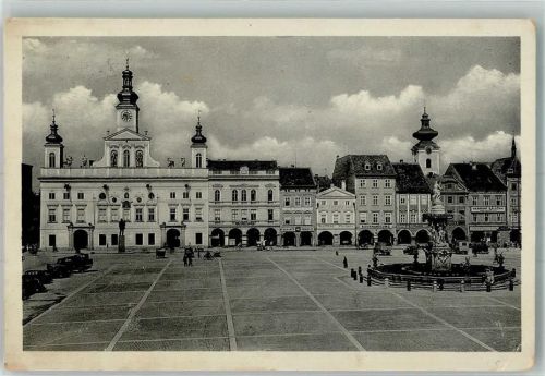 Ceske Budejovice Denkmal Brunnen Auto Marktplatz