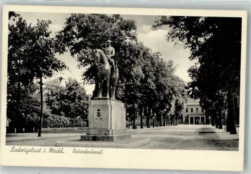 Ludwigslust Reiter- Denkmal