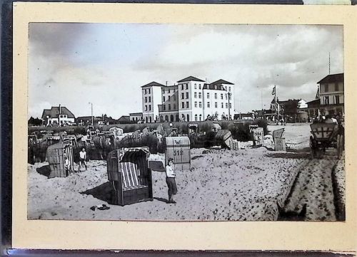 Duhnen Foto montiert auf Karton Strand an der Jugendherberge Fotograf Otto Schulze