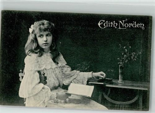 Portrait von Edith Norden mit Buch Nr. 64848