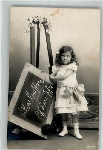 1910 Kleines Mädchen mit einer Schiefertafel Die besten Wünsche