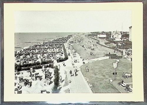 Duhnen Foto montiert auf Karton Strand mit Deichpromenade Fotograf Otto Schulze