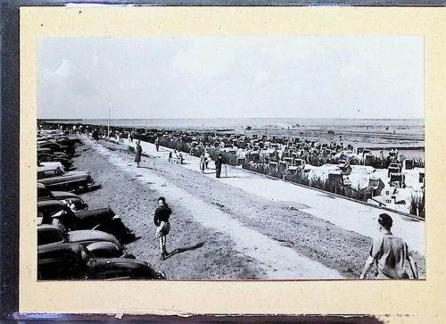 Duhnen Foto montiert auf Karton Parkplatz Deich und Strand Fotograf Otto Schulze