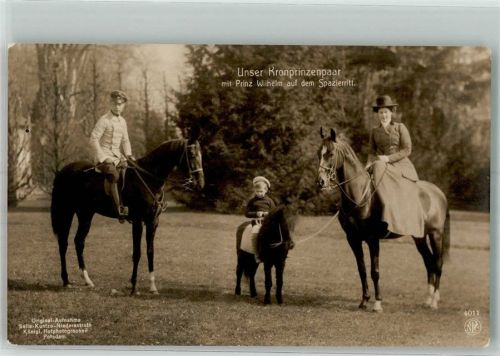 Der Kronprinz zu Pferde mit Sohn und Cecilie von Mecklenburg-Schwerin Fotograf Selle-Kuntze-Niederastroth NPG 4011