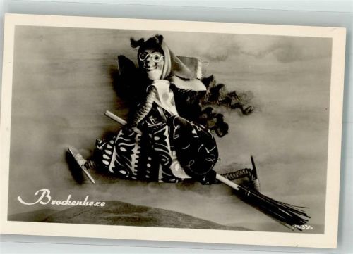 Brockenhexen-Puppe auf Besenstiel reitend