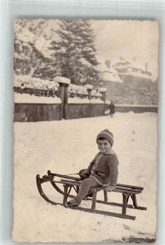 Schwäbisch Gmünd 1926 Kleines Kind auf einem Schlitten Ort lt. Fotograf Heinrich Söller