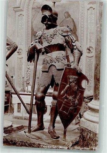 Innsbruck Bronzestatue von König Theoderich dem Großen in der Hofkirche Ort lt. Recherche