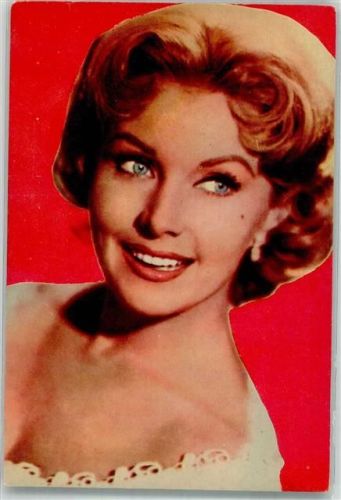Portrait der Schauspielerin Rhonda Fleming mit Elefant