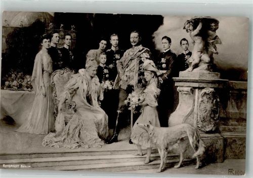 Kaiser Wilhelm II Kaiserin Augusta mit Familie u. Windhund