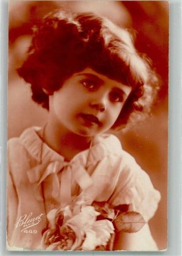 Kleines Kind mit wuscheligen Haaren und Rosen Nr. 449