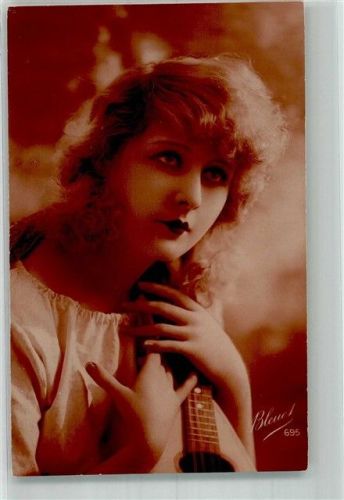 Portrait einer jungen Frau mit Laute No. 695