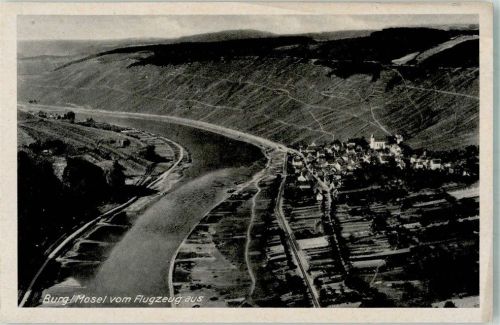 Burg 1943 Fliegeraufnahme des Ortes mit Kirche St. Briktius