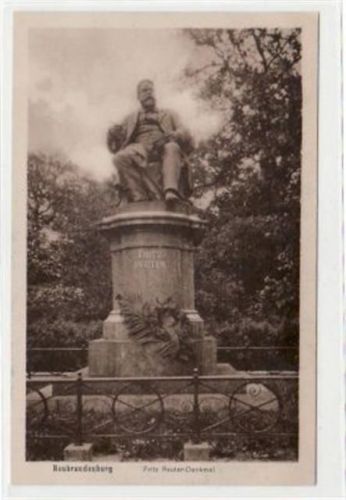 Neubrandenburg Neubrandenburg mit Fritz Reuter-Denkmal. Ungelaufen. Gute Erhaltung.