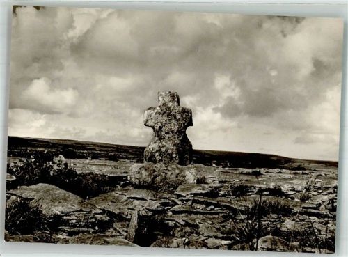 Frühchristliche Steine II Kleines Steinkreuz beim Poulabrone-Dolmen Clare Irland No. X/5 Fotograf Karl Hublow Konstanz