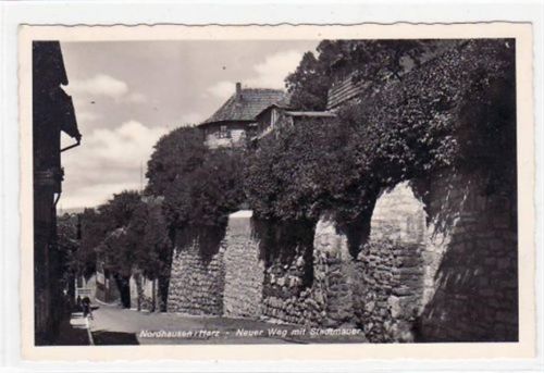 Nordhausen Nordhausen mit Neuer Weg und Stadtmauer ungelaufen Die Karte war in einem Album eingeklebt, daher kleine Anhaftungen Rückseite, sonst gut erhalten.