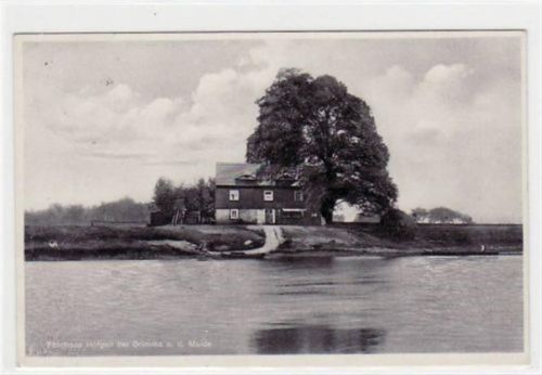 Höfgen mit Fährhaus an der Mulde gelaufen von 1930. Kleine Beschädigung am Rand unten links, kleiner Knick rechts in der Mitte, leichter Stempeldurchdruck, sonst gut erhalten.