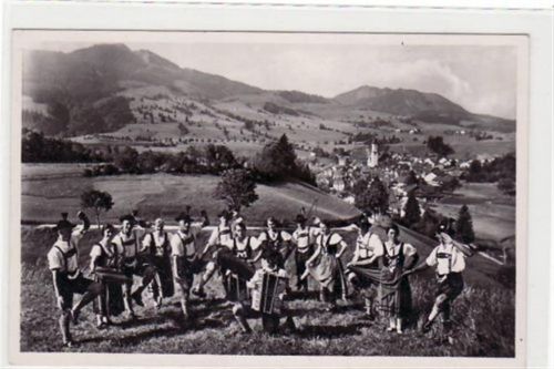 Fotokarte von Nesselwang im Allgäu. Alpspitzer ( Frauen und Männer in Tracht ) ungelaufen Top Erhaltung.